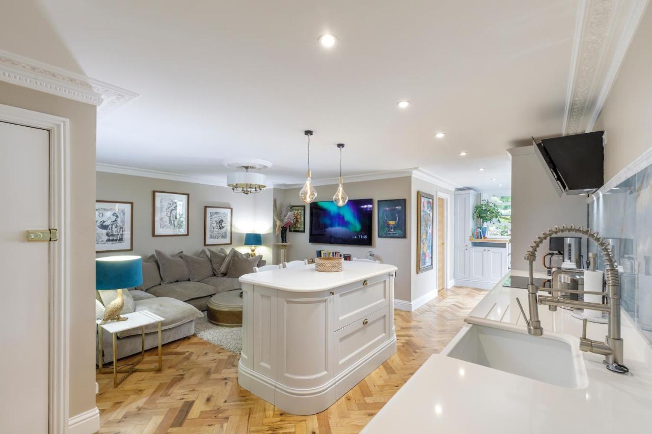 Luxurious With Hot Tub Apartment *
