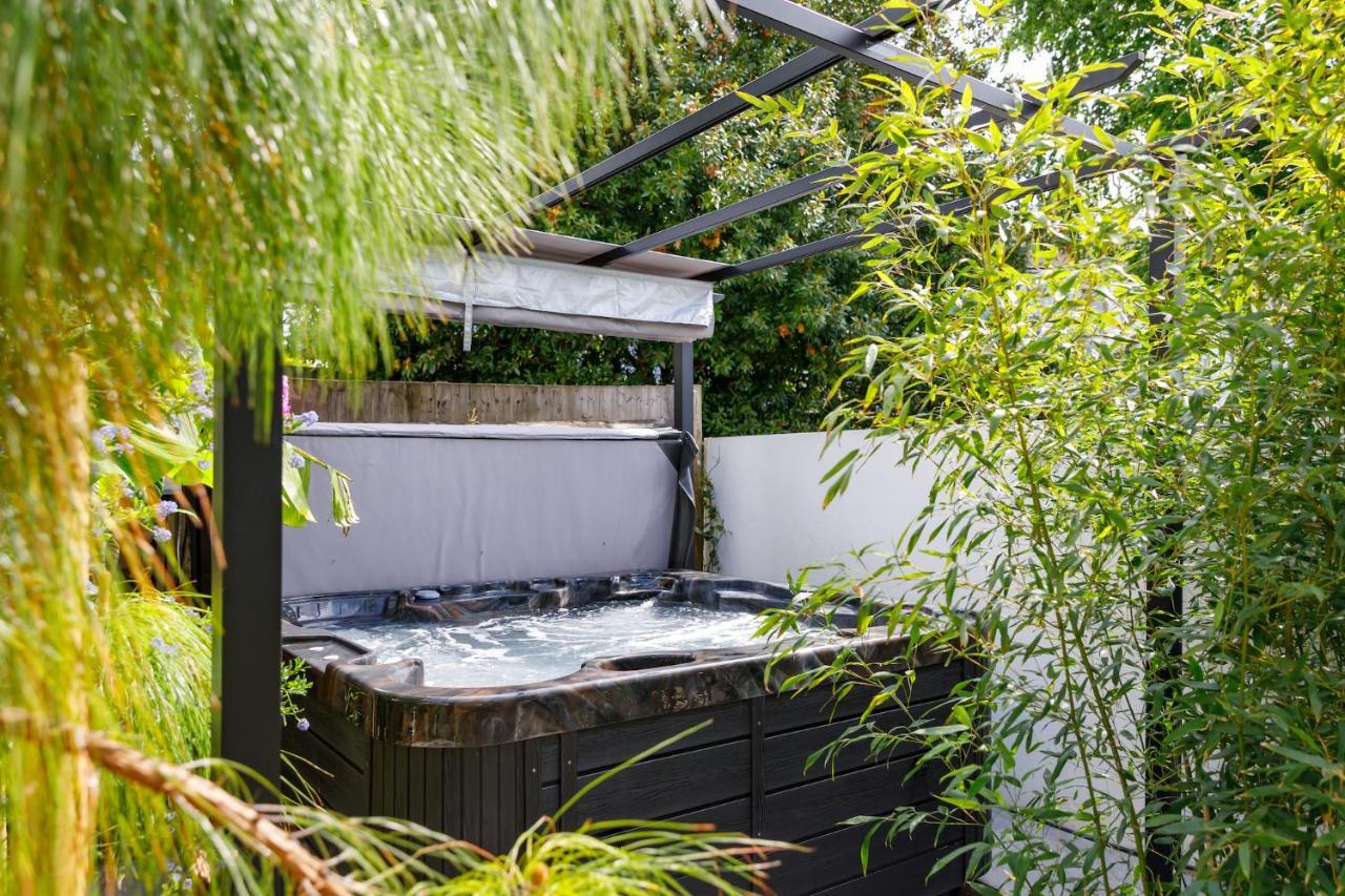 Luxurious With Hot Tub * Brighton